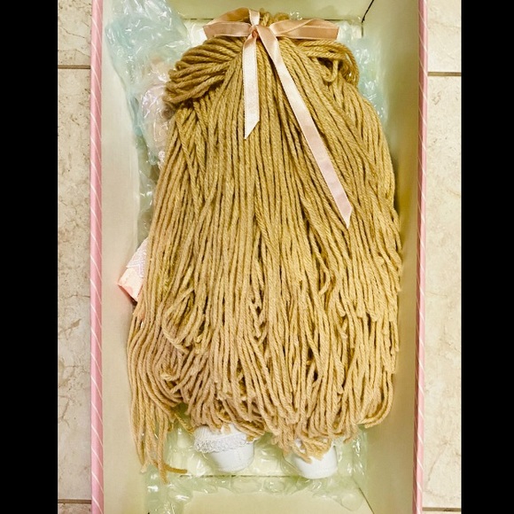 NIB Cabbage Patch Kids Porcelain Collection 16” Doll: Jessica Louise - Picture 2 of 6